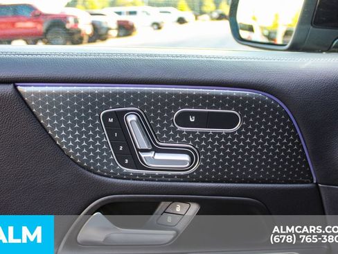 Used 2024 Mercedes-Benz GLB 250 4MATIC image 39