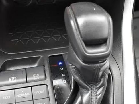 Used 2023 Toyota RAV4 LE AWD/4WD image 33