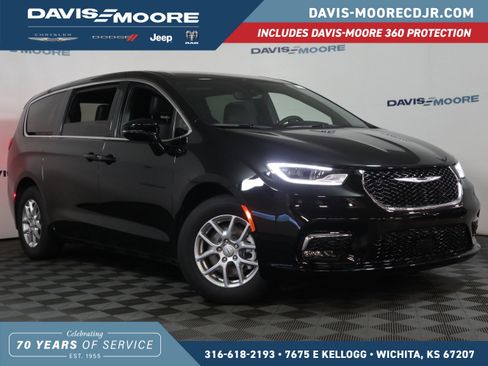 New 2026 Chrysler Pacifica Select image 1