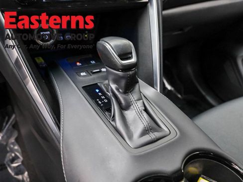 Used 2024 Toyota Venza LE image 13