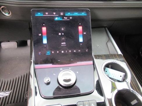 Certified 2025 Cadillac Escalade Premium Luxury w/ LPO, Radiant Package AWD/4WD image 27