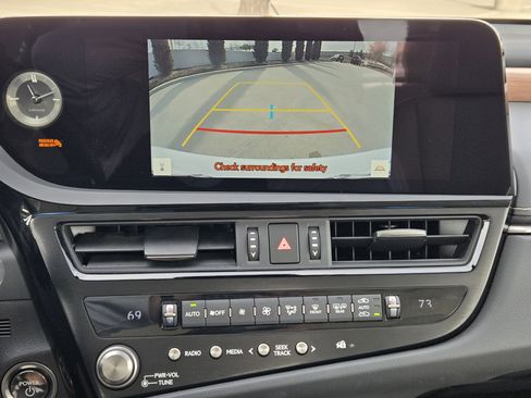 Used 2025 Lexus ES 300h w/ Premium Package image 23