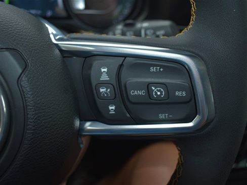Used 2024 Jeep Wrangler Unlimited Sahara AWD/4WD image 13