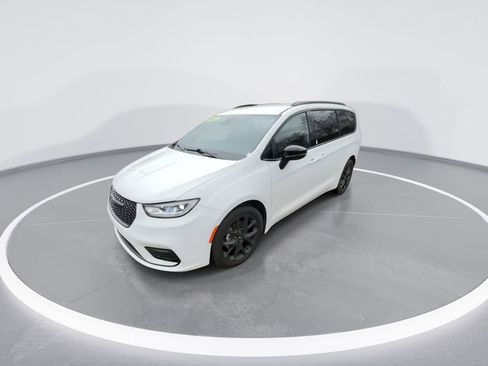 Used 2024 Chrysler Pacifica Touring-L w/ S Appearance Package FWD image 4