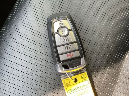 Used 2025 Ford Escape Platinum AWD/4WD image 30