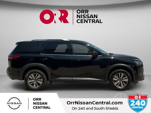 Used 2025 Nissan Pathfinder SL FWD image 4