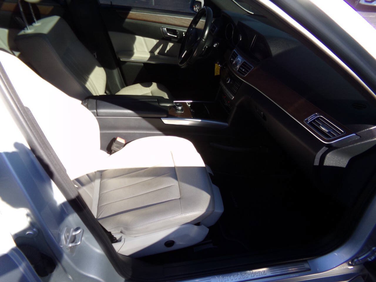 Used 2016 Mercedes-Benz E 350 4MATIC Wagon image 31