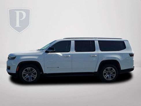 Used 2024 Jeep Wagoneer L Series II RWD image 10
