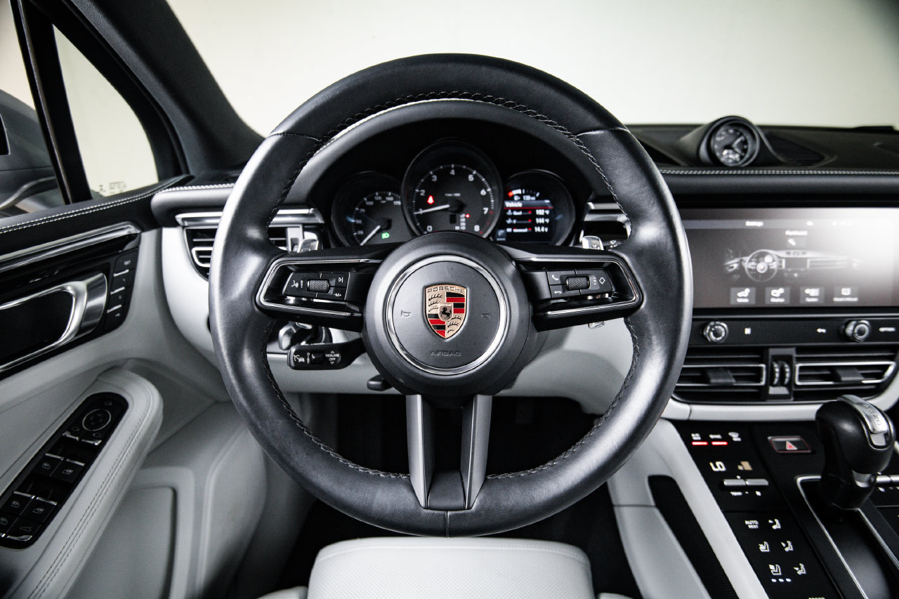 Certified 2023 Porsche Macan AWD/4WD image 26