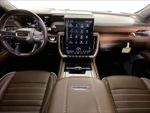 Used 2025 GMC Yukon Denali Ultimate AWD/4WD image 19