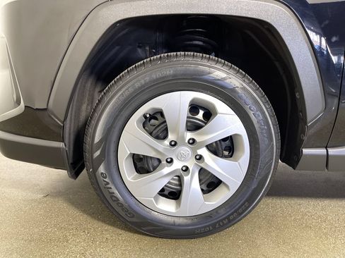 Certified 2021 Toyota RAV4 LE FWD image 11