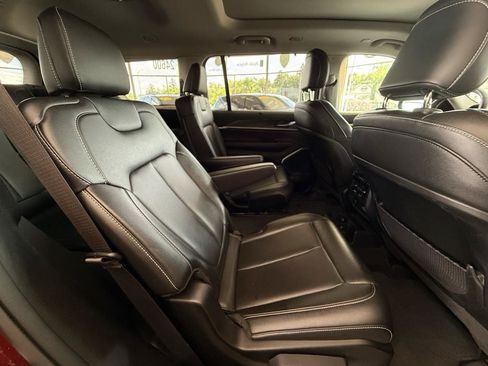 Used 2024 Jeep Grand Cherokee L Limited w/ Luxury Tech Group II AWD/4WD image 36