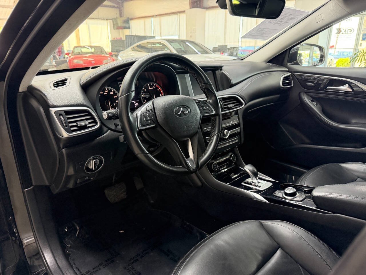 Used 2018 INFINITI QX30 FWD image 18