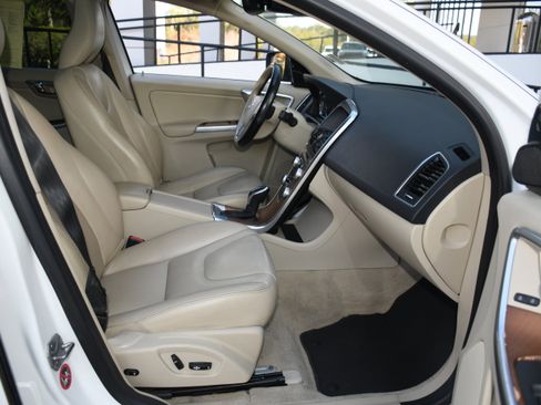 Used 2016 Volvo XC60 T6 image 22