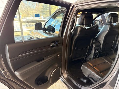 Used 2019 Jeep Grand Cherokee Overland image 13