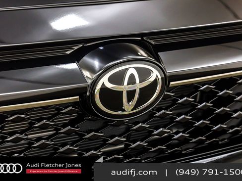 Used 2025 Toyota RAV4 SE image 13