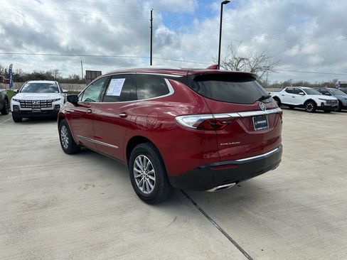 Used 2024 Buick Enclave Essence image 7
