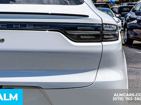 Used 2023 Porsche Cayenne Platinum Edition image 15