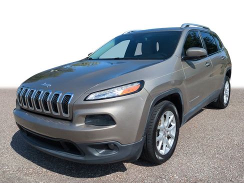 Used 2017 Jeep Cherokee Latitude w/ Safety/Convenience Group FWD image 1