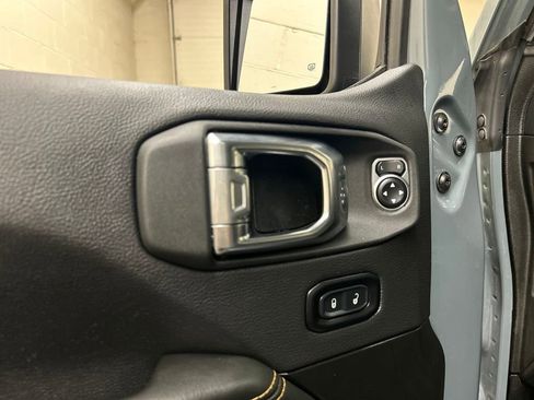 Used 2025 Jeep Wrangler Unlimited Sahara AWD/4WD image 21
