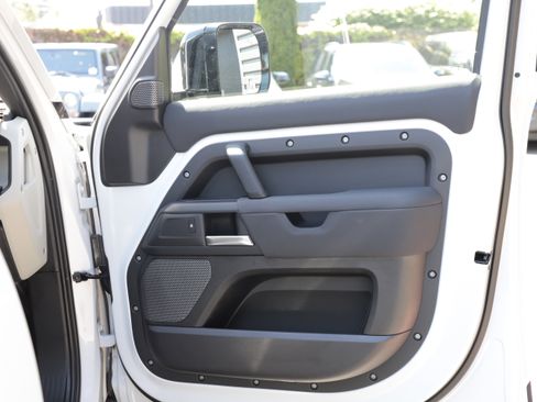 Used 2022 Land Rover Defender 110 AWD/4WD image 9