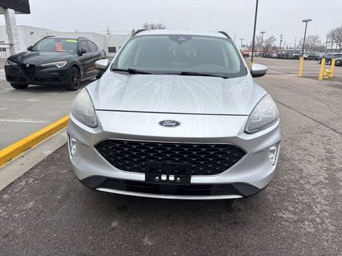 Used 2020 Ford Escape Titanium image 3