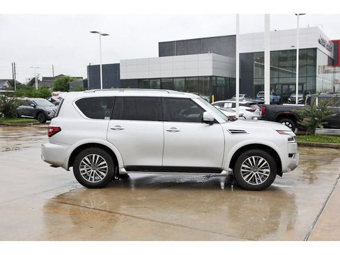 Used 2023 Nissan Armada SL RWD image 6