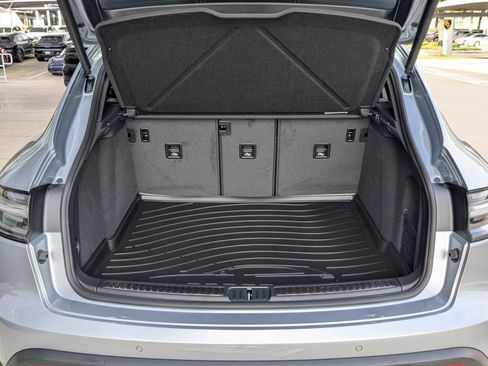 Certified 2026 Porsche Macan AWD/4WD image 23