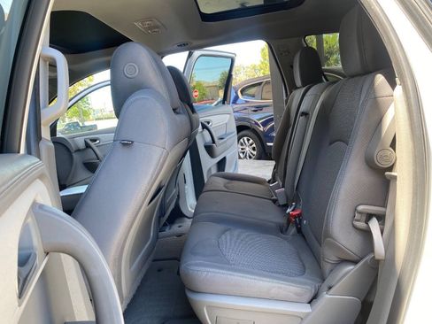 Used 2015 Chevrolet Traverse LT w/ Style and Technology Package FWD image 12