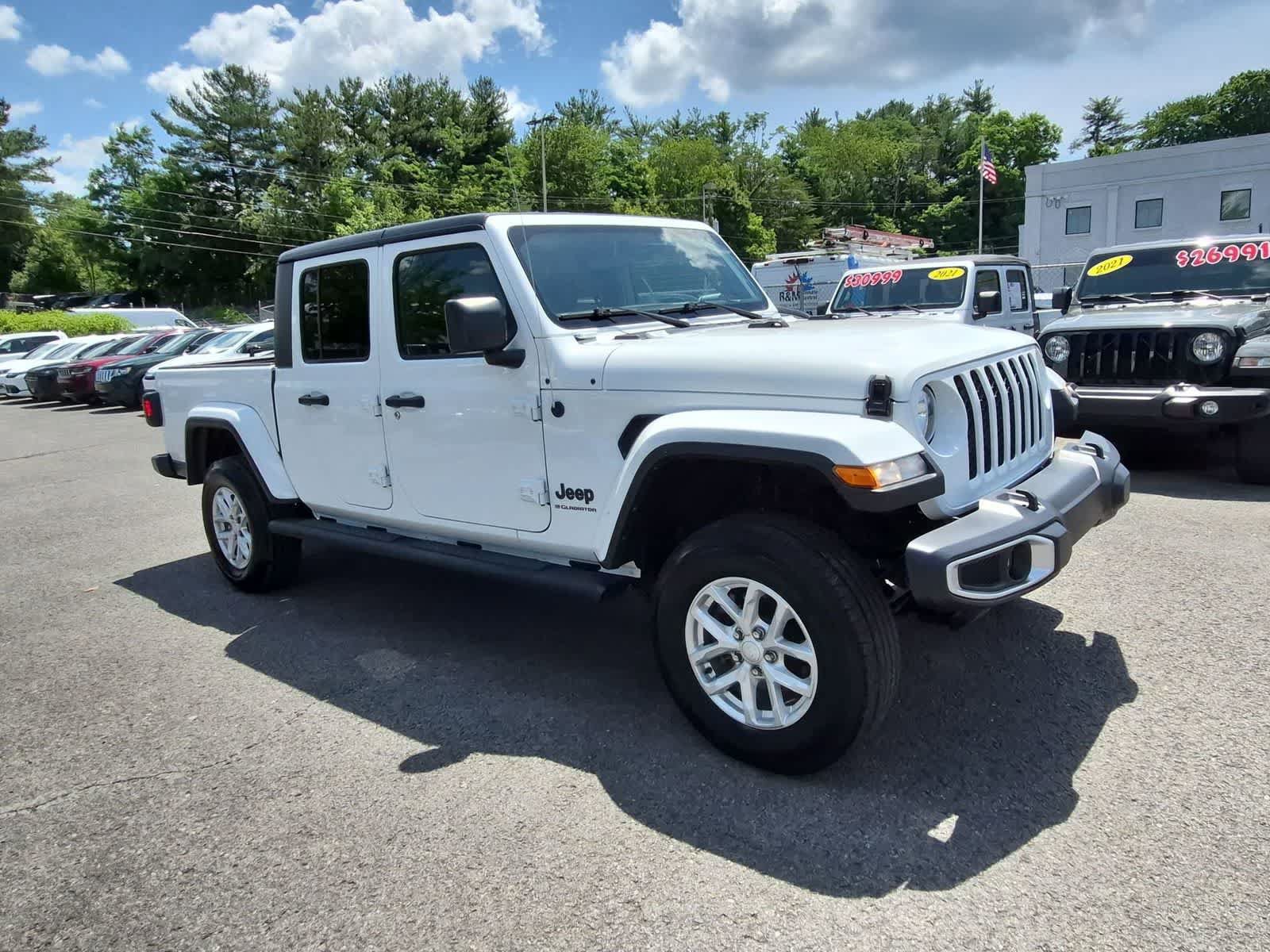 Used 2023 Jeep Gladiator Sport AWD/4WD image 2