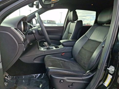 Used 2019 Jeep Grand Cherokee Laredo w/ Laredo X Package image 13