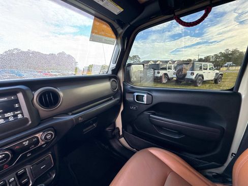 Certified 2022 Jeep Gladiator Sport image 28