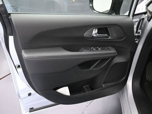 New 2026 Chrysler Voyager LX image 18