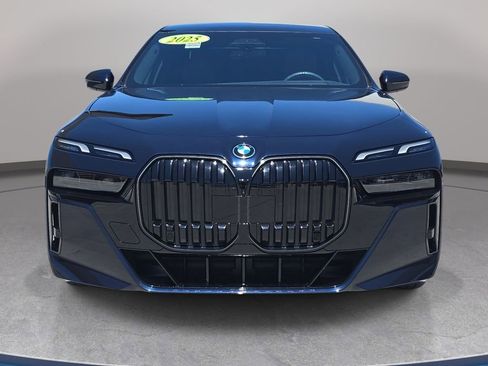Used 2025 BMW i7 eDrive50 w/ M Sport Package RWD image 3