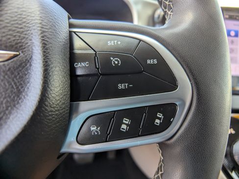 Used 2023 Chrysler Pacifica Touring-L FWD image 26