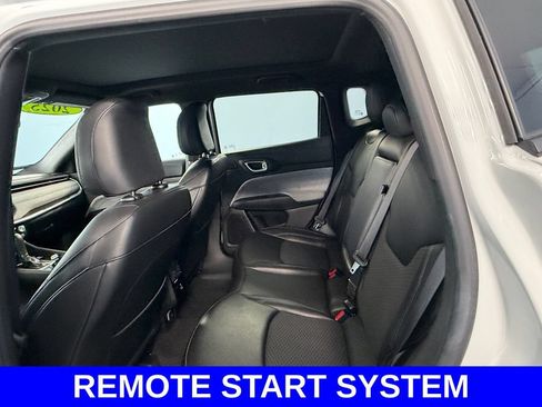 Used 2025 Jeep Compass Latitude w/ Sun & Sound Group AWD/4WD image 8