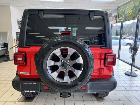 Used 2018 Jeep Wrangler Unlimited Sahara image 3