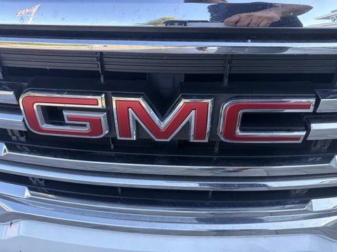 Used 2021 GMC Acadia SLT w/ Preferred Package FWD image 8