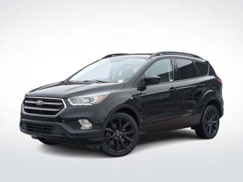 Used 2017 Ford Escape SE w/ Equipment Group 201A image 1