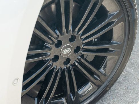 Certified 2024 Land Rover Range Rover SE AWD/4WD image 9