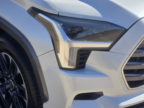 Used 2023 Toyota Sequoia Limited image 11