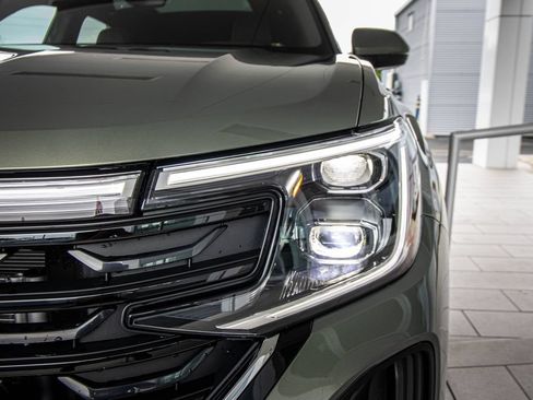 Used 2026 Volkswagen Atlas Cross Sport SE FWD image 7