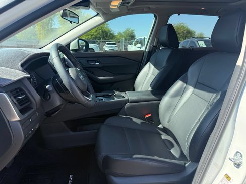 Certified 2023 Nissan Rogue SV w/ SV Premium B Package FWD image 12