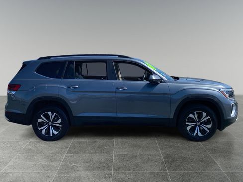 Used 2025 Volkswagen Atlas SE FWD image 6