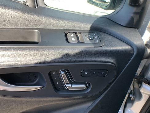 Used 2022 Mercedes-Benz Sprinter 2500 image 12