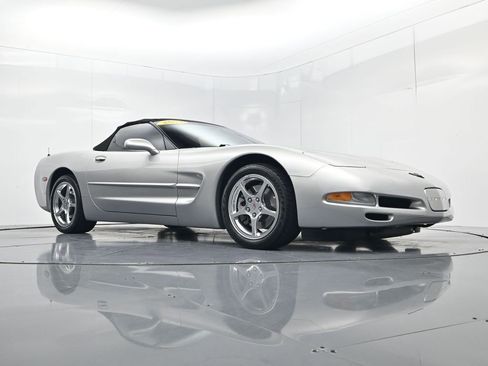 Used 2004 Chevrolet Corvette Convertible w/ Preferred Equipment Group RWD image 42