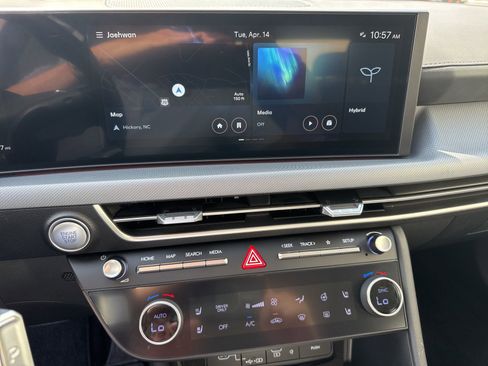 Certified 2025 Hyundai Sonata Limited FWD image 24