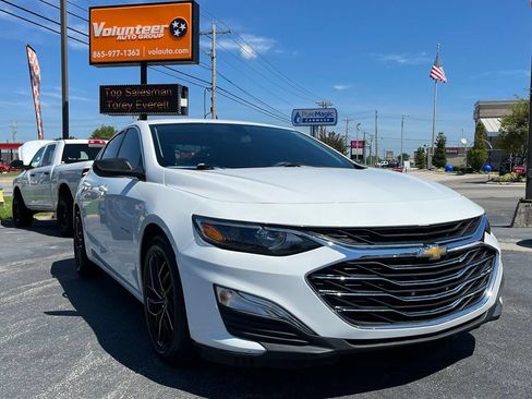 Used 2021 Chevrolet Malibu LS FWD image 2