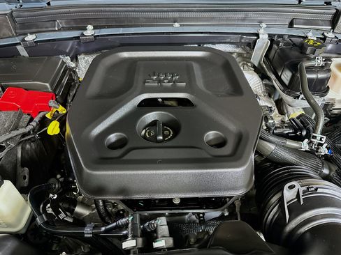 Used 2025 Jeep Wrangler Sahara image 33