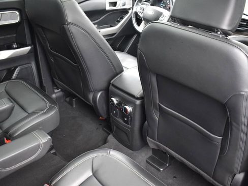Used 2022 Ford Explorer Limited w/ Equipment Group 301A image 34
